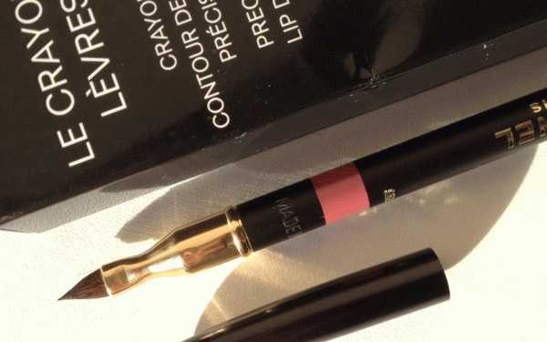 Chanel Le Crayon Levres Precision Lip Definer  фото