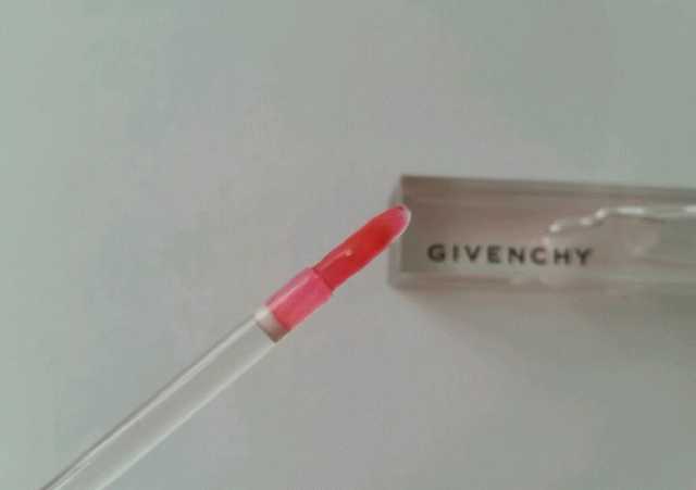 Givenchy Lip Gloss Revelateur De Liv  фото