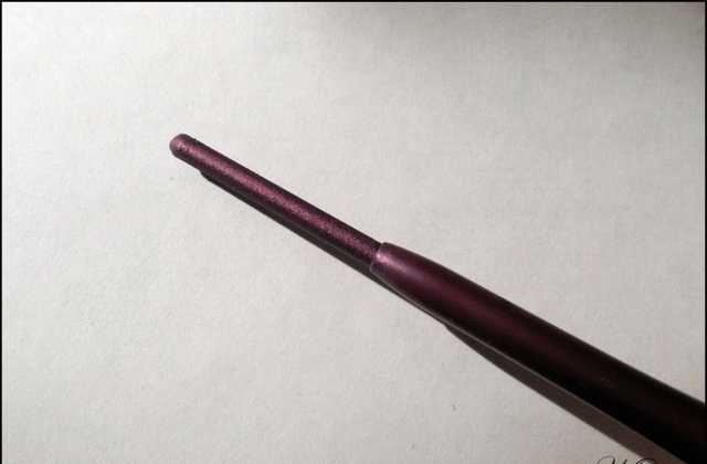 Тот самый цвет. Long Lasting Eye Pencil by Essence в оттенке Berry Merry №18 фото