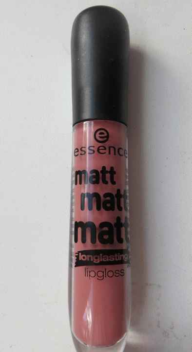 Матовый блеск для губ Essence Matt matt matt фото