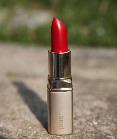 Красная помада от Jouer Hydrating Lipstick в оттенке Simone фото