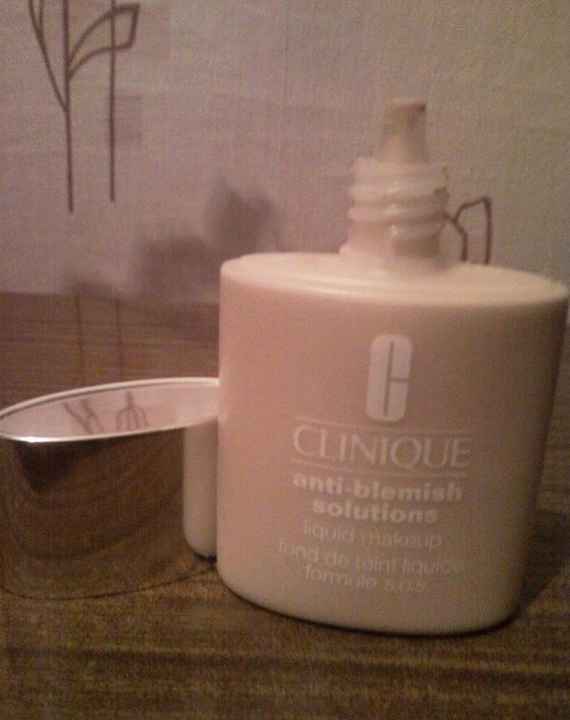 Тональный крем для проблемной кожи CLINIQUE Anti-Blemish Solutions Liquid Makeup фото
