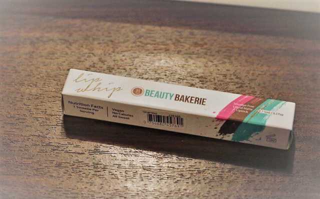 Десерт от косметической кондитерской Beauty Bakerie: помадка Lip Whip в оттенке Gingersnap - что это такое и с чем её есть фото