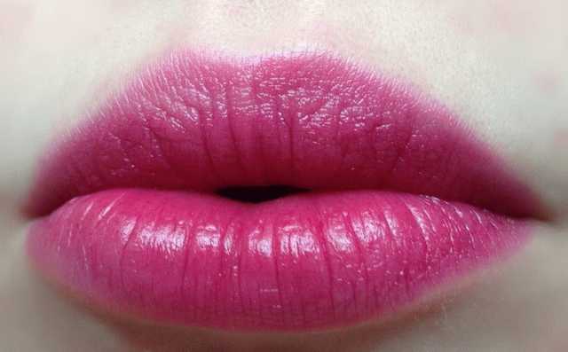 Почти малина Barry M Ultra Moisturising Lip Paints 156 &quot;Viscous Violet&quot; фото