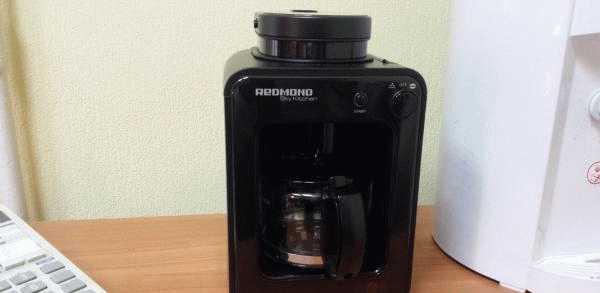 Кофеварка со встроенной кофемолкой Redmond SkyCoffee RMC-M1505S фото