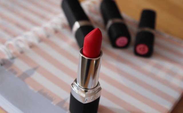 Матовое превосходство - Avon True Colour Perfectly Matte Lipstick фото