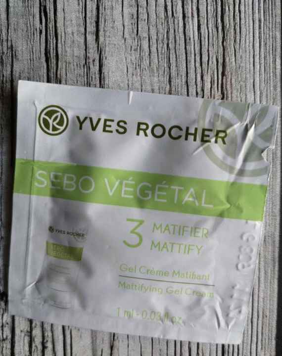 Дневной матирующий крем-гель Yves Rocher Sebo Vegetal Matifying Cream Gel фото