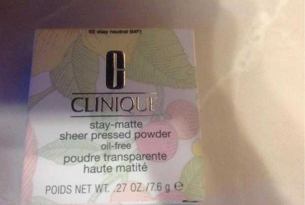 Пудра Clinique Stay Matte Sheer Pressed фото