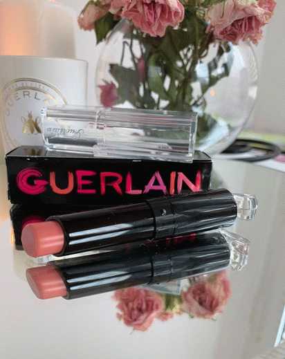 Guerlain La Petite Robe Noire Deliciously Shiny Lipstick  фото