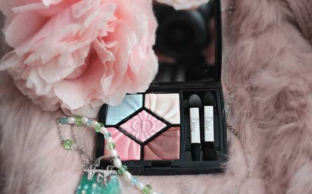 К весне готовы! Dior Spring 2019 Lolli’Glow палетка теней 257 Sugar shade, хайлайтер 007 Peach Delight фото