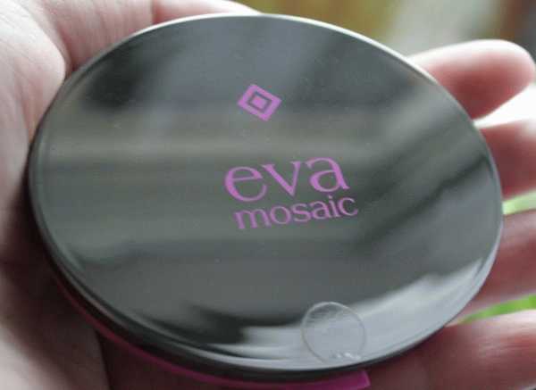 Пудра компактная увлажняющая с гиалуроновой кислотой Eva Mosaic в оттенке светло-бежевый (02)