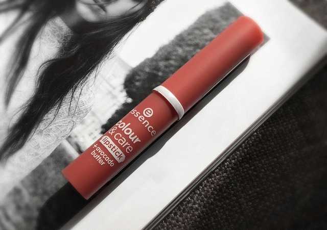 Essence Colour & Care Lipstick          