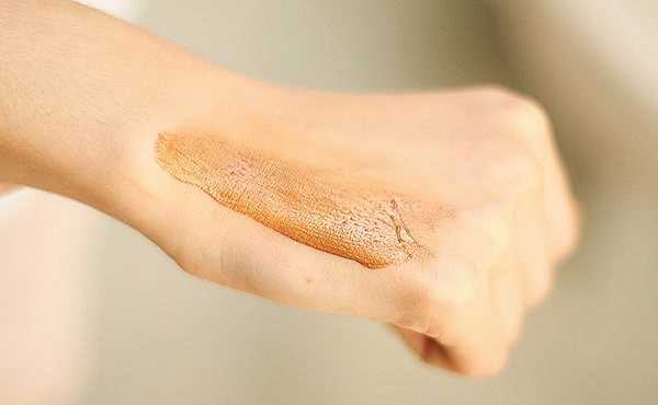 Летний друг кожи - лосьон-шиммер для тела Scott Barnes Body Bling Original Moisturizing shimmer body lotion фото
