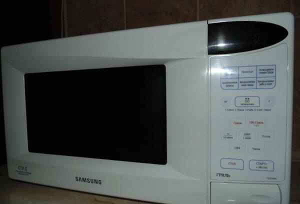 Микроволновая печь Samsung CE2833NR фото