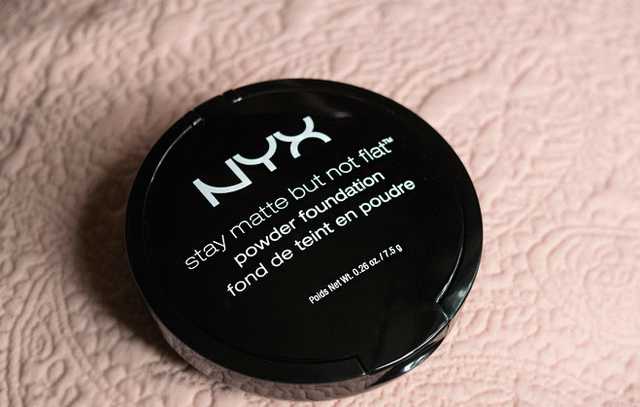 NYX Stay Matte But Not Flat Powder Foundation  фото