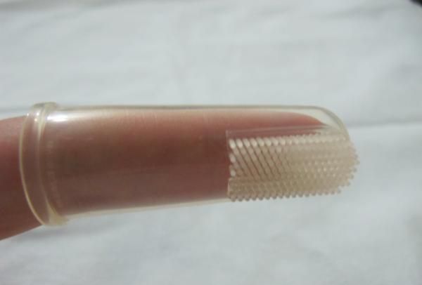 Детская силиконовая зубная щетка на палец Canpol Babies фото