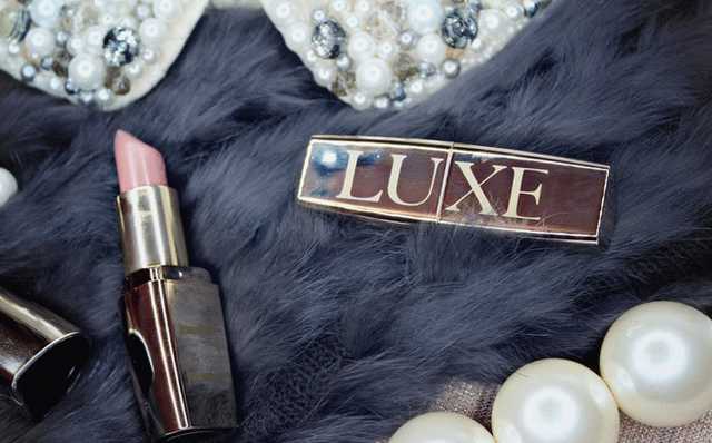 Avon Luxe Lipstick  фото