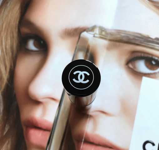 Chanel Baume Essentiel Multi-Use Glow Stick  фото