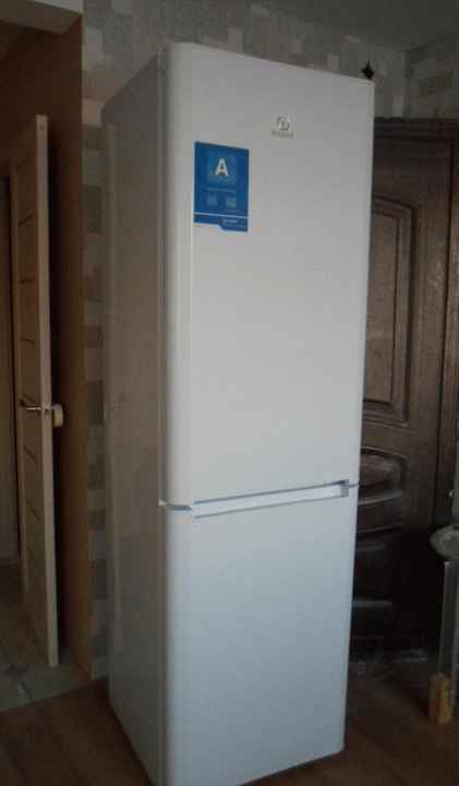 Холодильник Indesit BIA 20 фото