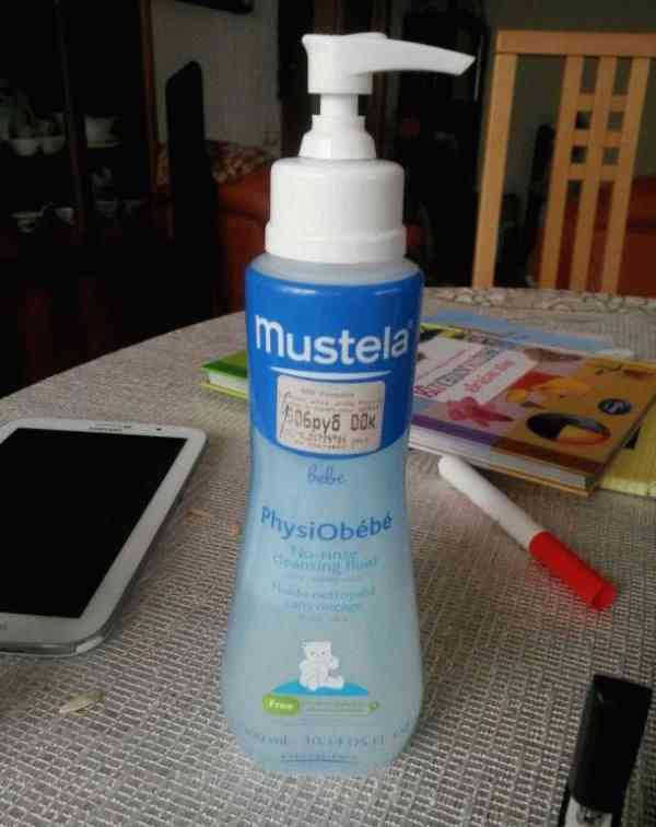 Жидкость очищающая для лица и тела Mustela PhysiObebe для новорожденных, младенцев и детей фото