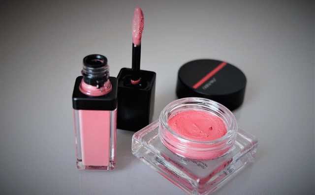 Чудный дуэт из новинок от Shiseido Lacquerink LipShine 312 и Minimalist WippedPowder Blush 01 фото