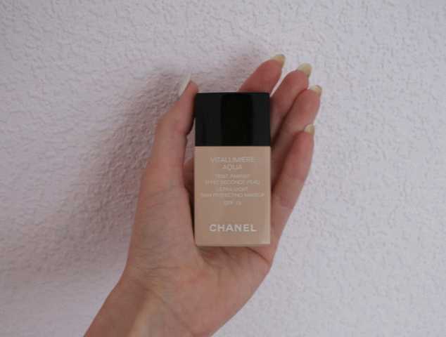 Chanel Vitalumiere Aqua Ultra Light Skin Perfecting Makeup SPF 15  фото