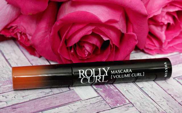Эффект &quot;макияж без макияжа&quot; с тушью Rolly Curl Volume black от Missha фото