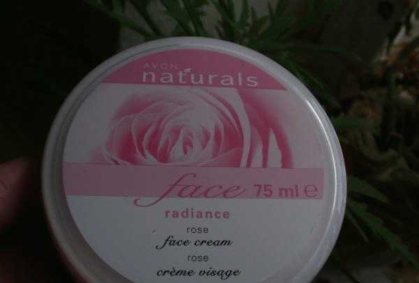 Увлажняющий крем для лица Avon Naturals Лепестки розы фото