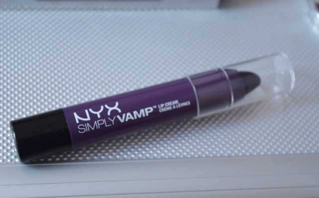 NYX Simply Vamp Lip Cream SV02 Temptress фото