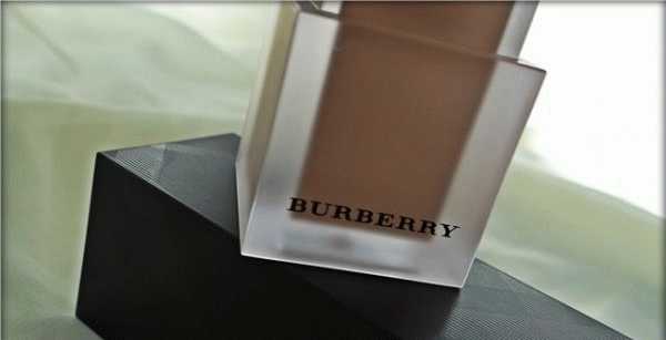 Burberry Velvet Foundation #203, тональный крем с матовым финишем фото