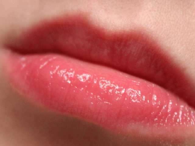 Dior Addict Lip Glow Color Awakening Lipbalm SPF 10  фото