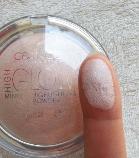 Catrice Prime And Fine Eyeshadow Base  фото