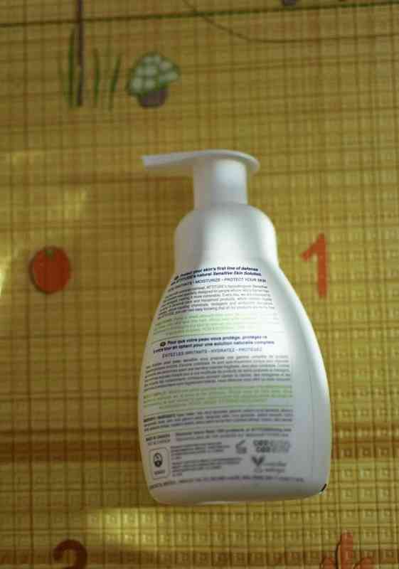 Натуральное пенистое средство для мытья волос и тела для ребенка 2 в 1 Attitude фото