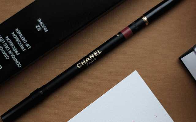 Chanel Le Crayon Levres Precision Lip Definer  фото