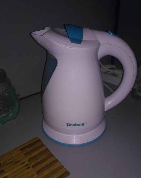 Электрический чайник Elenberg KL-1302 фото