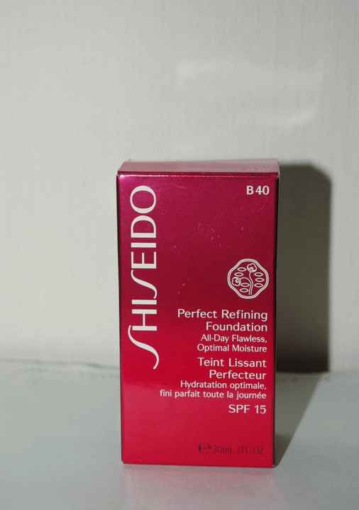 Тональный крем Shiseido Perfect Refining Foundation Teint Lissant Perfecteur SPF15 фото