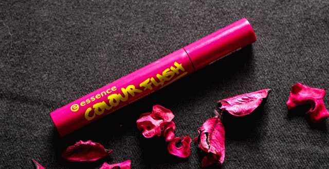 Розовые ресницы с Essence Colour Flash