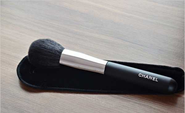Chanel Powder brush 1, Chanel Les Beiges Healthy Glow Sheer Powder SPF 15/PA++ №40 фото