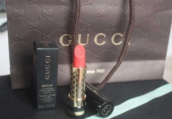 Gucci Luxurious Moisture-Rich Lipstick в