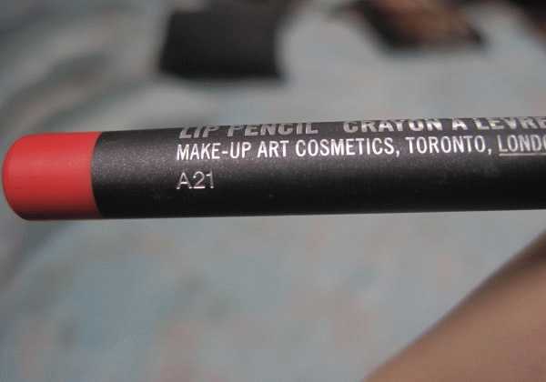 Яркие красавцы от Mac: Блеск для губ LipGlass Impassioned A12 и карандашик Lasting Sensation Lip Pencil A-21 фото