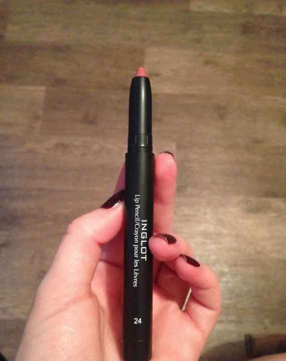 Помада-карандаш для губ Inglot Lip Pencil Matte фото