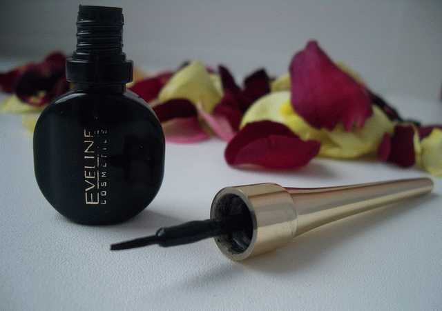 Eveline cosmetics Celebrity eyeliner black фото