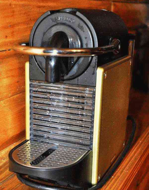 Капсульная кофемашина Nespresso Delonghi Pixie EN 125 фото