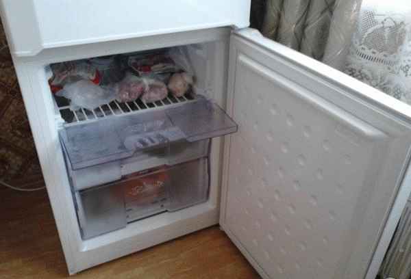 Двухкамерный холодильник Beko CN 327120 фото