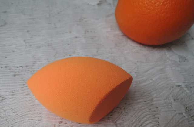 Real Techniques Miracle Complexion Sponge  фото