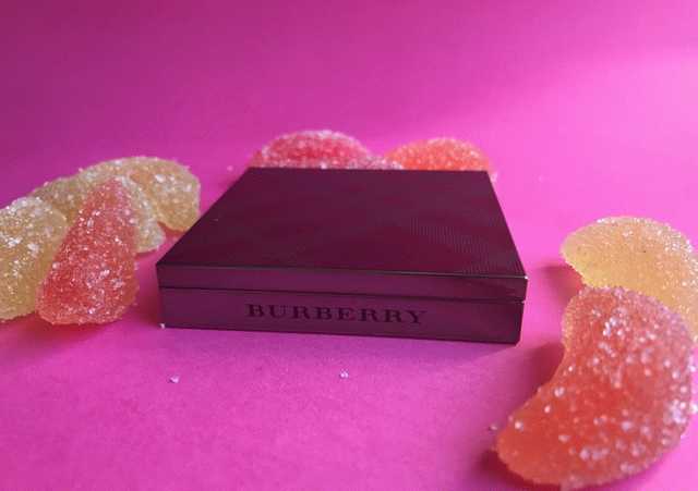 Burberry fresh glow highlighter в оттенке Rose Gold фото