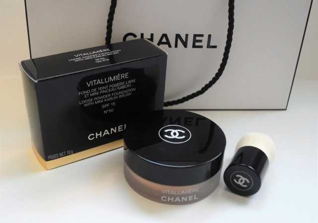 Chanel Vitalumiere Loose Powder Foundation SPF15 With Mini Kabuki Brush  фото