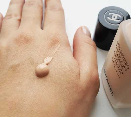 Chanel Les Beiges Healthy Glow Foundation SPF 25 PA ++  фото