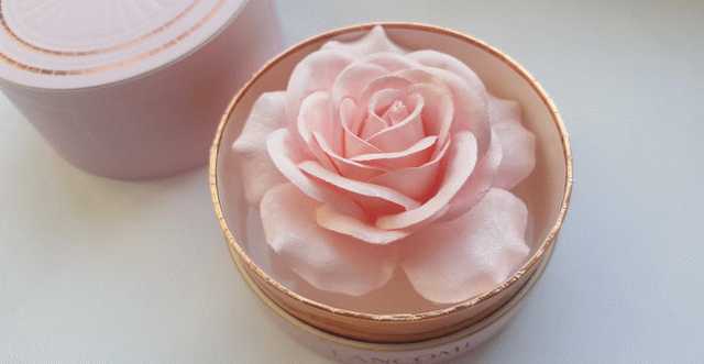 Бесполезная красота или необходимая роскошь? Lancome Iridescent Blush Highlighter La Rose A Poudrer фото