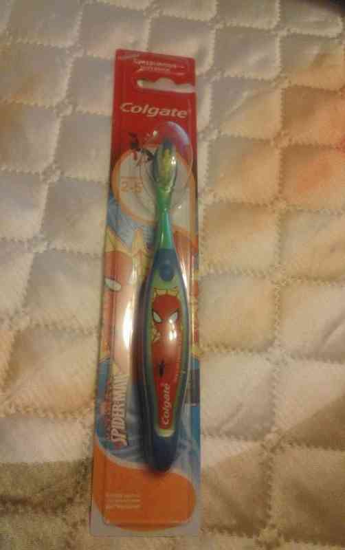 Зубная щетка для детей Colgate Spiderman 5+ фото